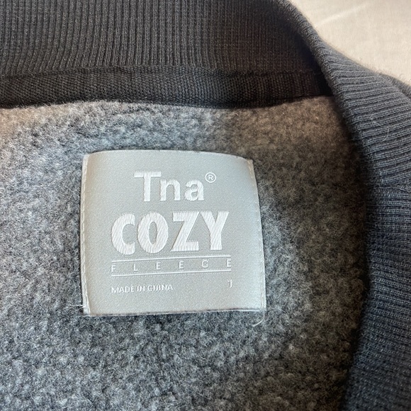 TNA Aritzia Cropped Sweatshirt - Picture 2 of 5